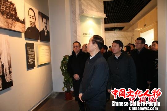 出席纪念仪式的各界人士参观宋庆龄纪念馆。 陈也 摄 出席纪念仪式的各界人士参观宋庆龄纪念馆。 陈也 摄