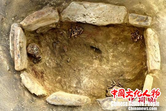 图为发掘的墓葬。陕西省考古研究院供图