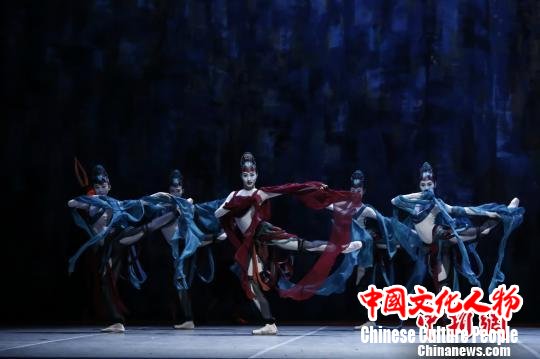 图为中央芭蕾舞团大型原创芭蕾舞剧《敦煌》剧照。重庆大剧院供图 图为中央芭蕾舞团大型原创芭蕾舞剧《敦煌》剧照。重庆大剧院供图