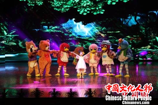 晚会演出现场 钟欣 摄