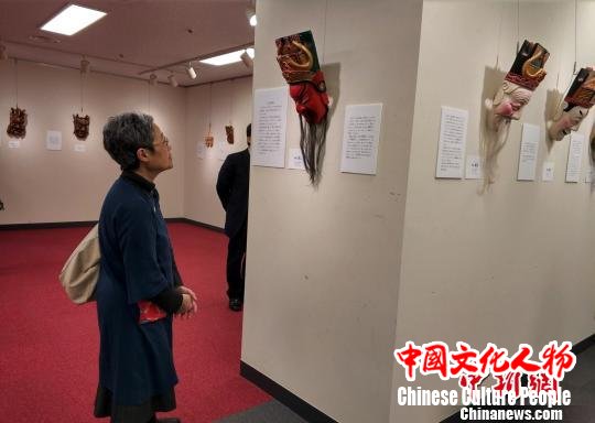 图为现场的南丰傩舞面具展示。　平懿 摄