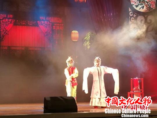 昆曲选段《游园》。 陈静 摄 昆曲选段《游园》。 陈静 摄