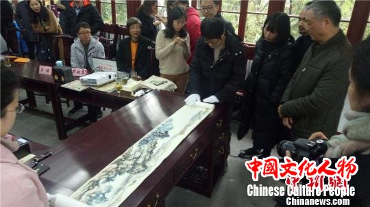 现场展示饶宗颐亲笔绘下的西泠印社图 张煜欢 摄