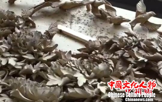 胡氏木艺家族雕刻和收集的木雕作品 张俊 摄 胡氏木艺家族雕刻和收集的木雕作品 张俊 摄