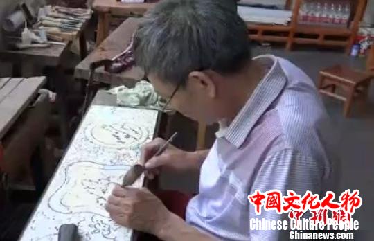 木雕家族传承百年技艺自费筹建木雕博物馆