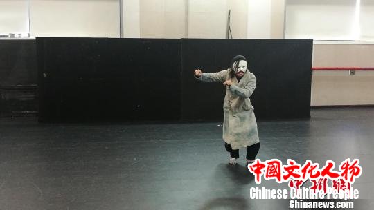 国话开年新剧《人生天地间》用独角戏刻画阿Q