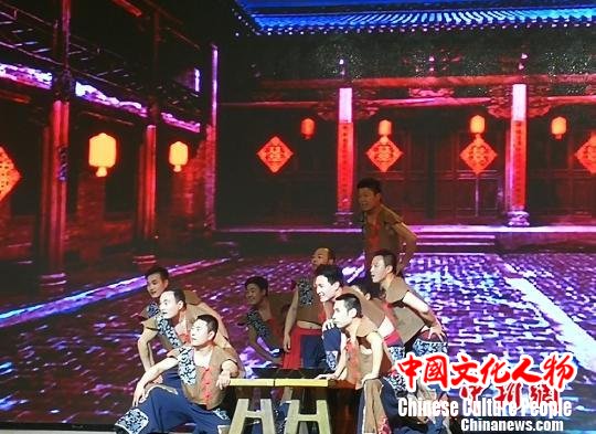 此次演出中，有许多独具高平特色的文艺节目，展示由神农炎帝农耕文明衍生出的民间民俗传统文化。　杨杰英 摄