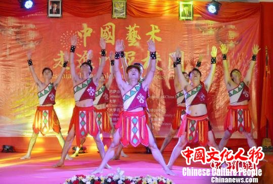 中领馆举办“中国艺术走进印尼校园”交流演出活动（图）