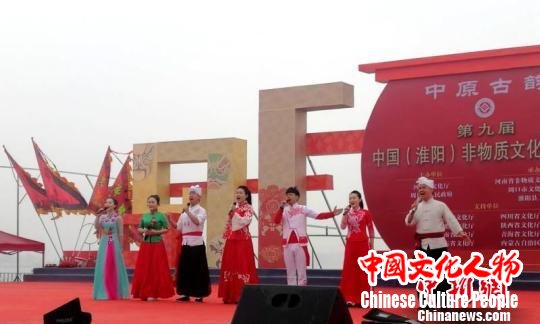 图为陕西省非遗剧目的陕北民歌联唱。　刘鹏 摄