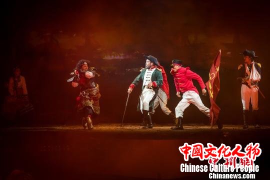 20日晚，历史题材史诗话剧《共同家园》在拉萨上演。　何蓬磊 摄