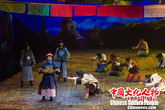 20日晚，历史题材史诗话剧《共同家园》在拉萨上演。　何蓬磊 摄