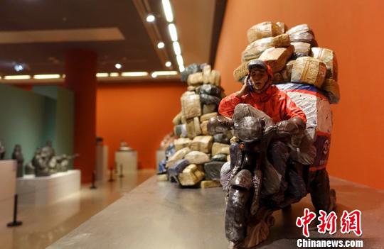 青年雕塑家作品展的展览现场 杜洋 摄 青年雕塑家作品展的展览现场 杜洋 摄