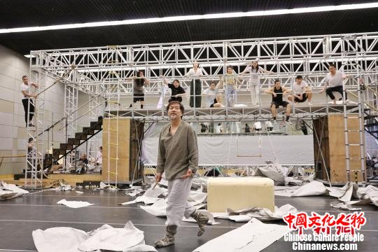 濮存昕演莎翁名作《暴风雨》：莎士比亚是最高的山峰