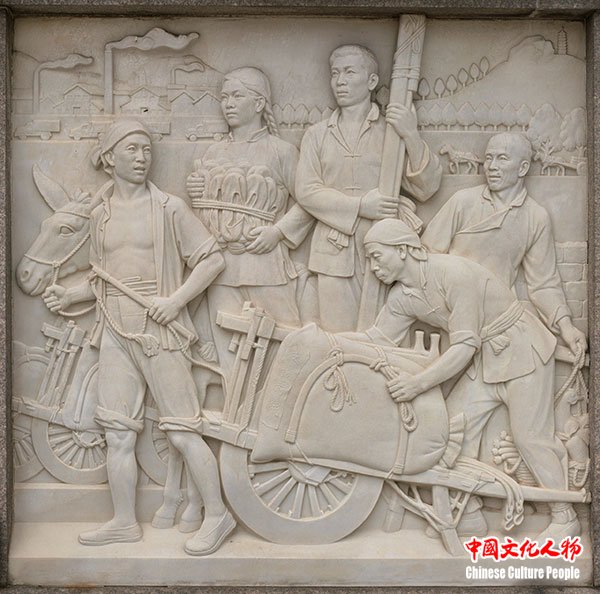 刘开渠《人民英雄纪念碑浮雕·支援前线》,200cm×200cm,汉白玉,1958年。