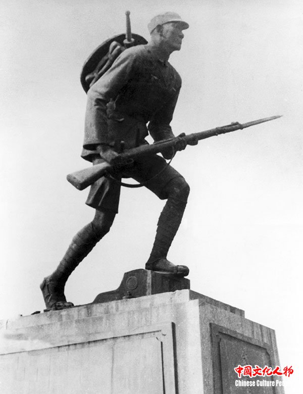 刘开渠《川军出征抗日阵亡将士纪念碑》,又名 《无名英雄纪念碑》 ,1944年立于成都。